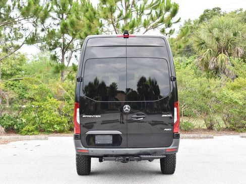 Used 2024 Mercedes-Benz Sprinter 2500 image 32