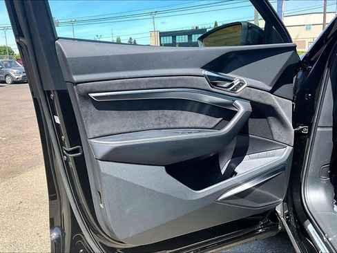 Used 2019 Audi e-tron Prestige w/ Prestige Package AWD/4WD image 22