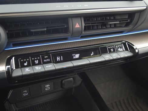 Used 2023 Toyota Prius Limited image 18