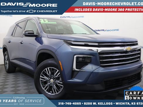 Used 2025 Chevrolet Traverse LT image 1