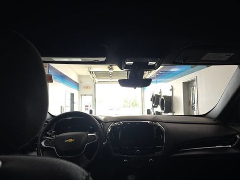 Used 2023 Chevrolet Traverse LT w/ Rear Camera Mirror Package AWD/4WD image 13