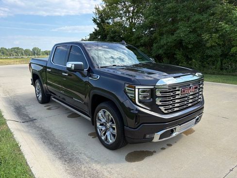 Used 2023 GMC Sierra 1500 Denali w/ Denali Reserve Package AWD/4WD image 11