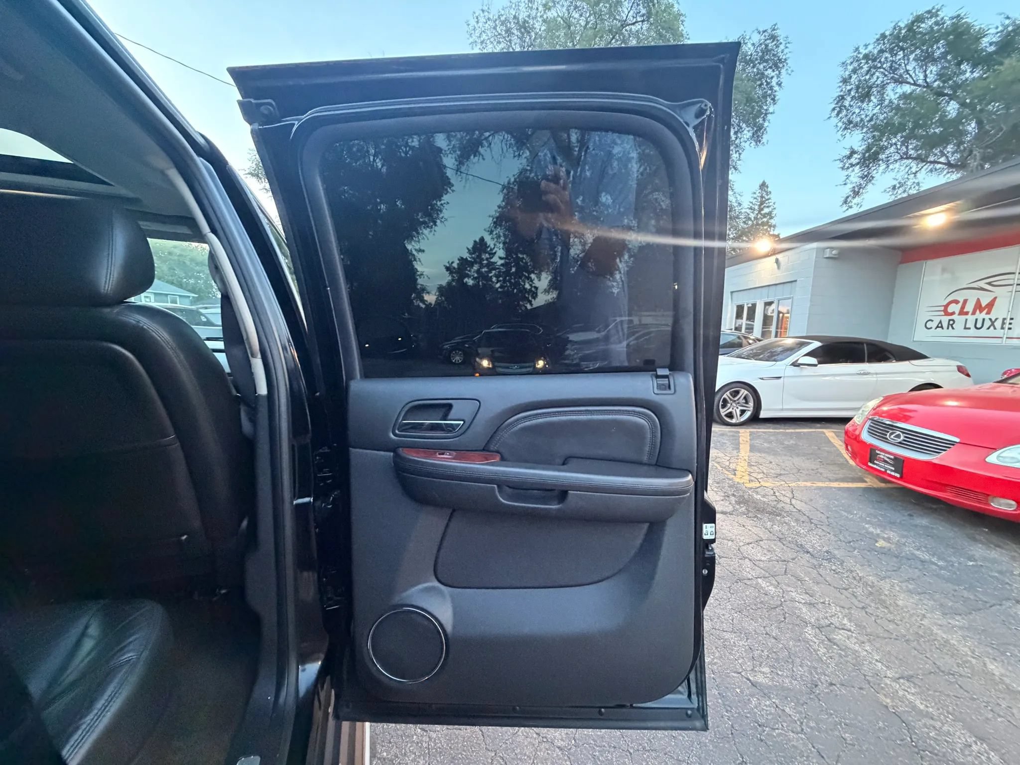 Used 2011 Cadillac Escalade ESV Luxury AWD/4WD image 28