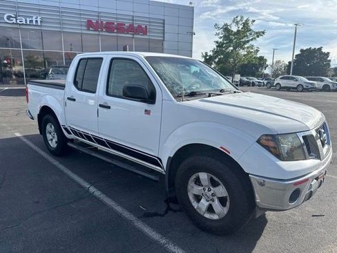 Used 2010 Nissan Frontier SE AWD/4WD image 2