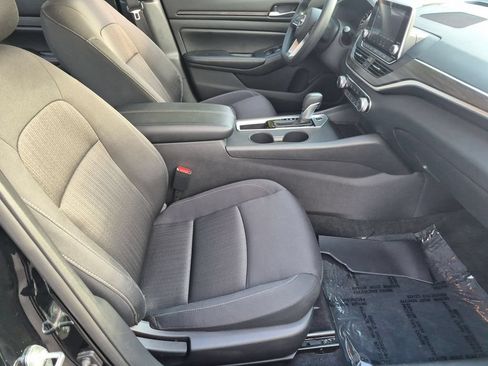 Used 2025 Nissan Altima 2.5 SV FWD image 31