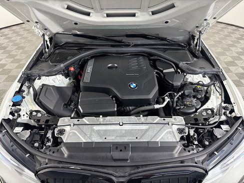Used 2021 BMW 330i Sedan w/ M Sport Package RWD image 39