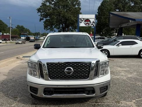 Used 2018 Nissan Titan SV w/ SV Convenience Package RWD image 2
