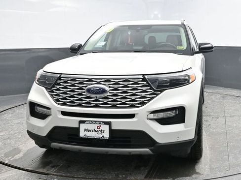 Used 2020 Ford Explorer Platinum w/ Premium Technology Package image 2
