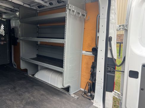 Used 2021 Nissan NV 2500 SV image 15