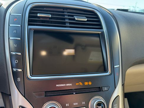 Used 2017 Lincoln MKX Reserve w/ Lincoln MKX Climate Package image 16