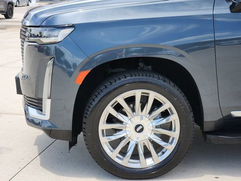 Used 2021 Cadillac Escalade Premium Luxury w/ LPO, Illumination Package AWD/4WD image 8