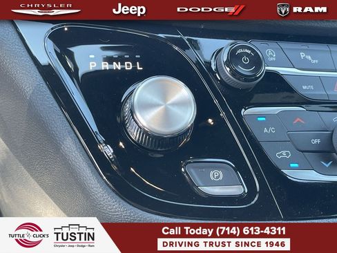 New 2026 Chrysler Pacifica Select FWD image 19