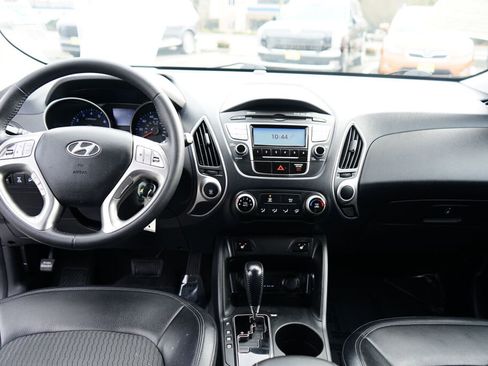 Used 2011 Hyundai Tucson GLS image 13