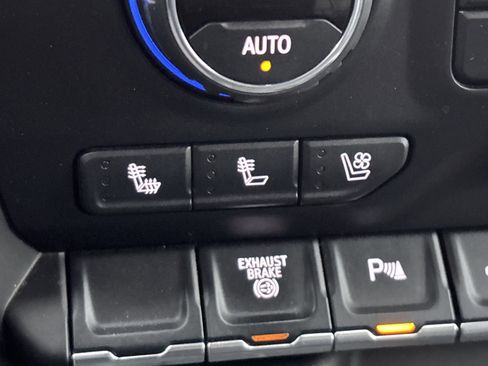 Used 2020 Chevrolet Silverado 2500 LTZ w/ LTZ Plus Package image 27