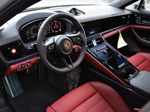 New 2026 Porsche Panamera 4 image 4