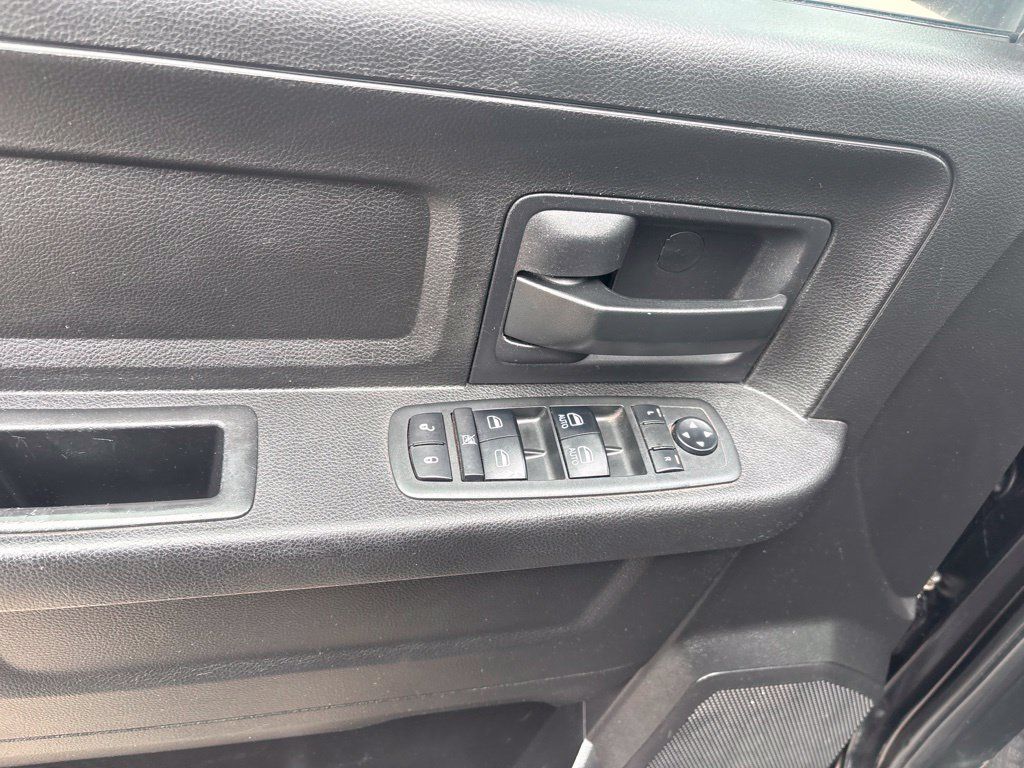 Used 2018 RAM 3500 Tradesman w/ Chrome Appearance Group AWD/4WD image 16