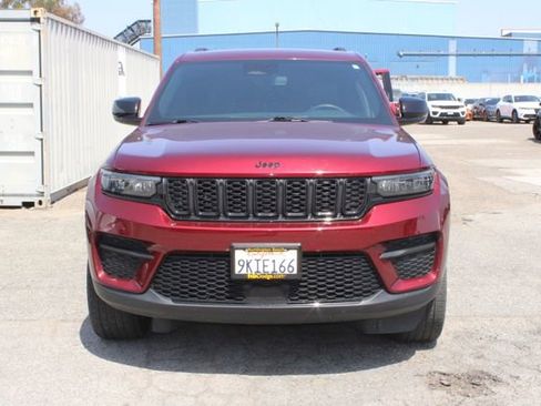 Used 2023 Jeep Grand Cherokee Altitude AWD/4WD image 2