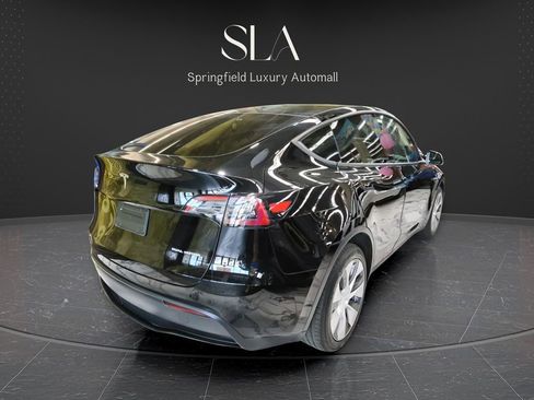 Used 2023 Tesla Model Y Long Range AWD/4WD image 7