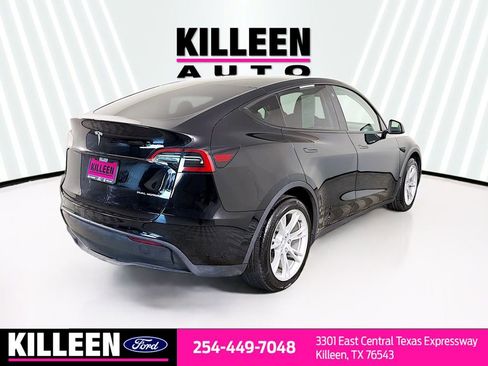 Used 2021 Tesla Model Y Long Range image 8