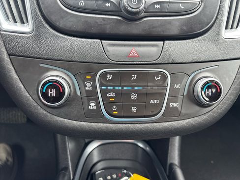 Used 2018 Chevrolet Malibu Hybrid image 24