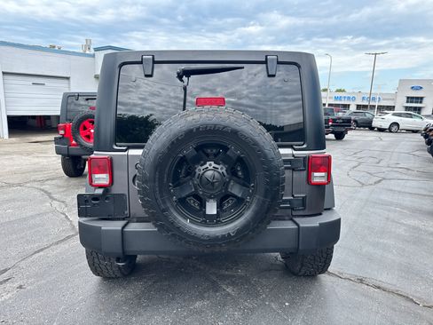 Used 2014 Jeep Wrangler Unlimited Sport w/ Connectivity Group AWD/4WD image 4