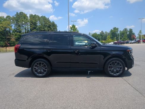 Used 2025 Ford Expedition Platinum w/ Stealth Performance Package AWD/4WD image 3