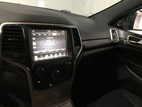 Used 2014 Jeep Grand Cherokee Laredo w/ 18" Wheel & 8.4" Radio Group image 26