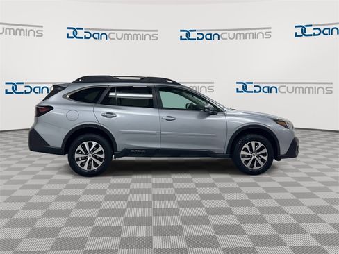 Used 2022 Subaru Outback Premium image 9