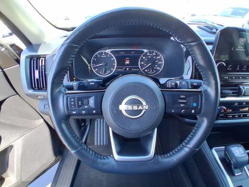 Used 2023 Nissan Pathfinder SL AWD/4WD image 15