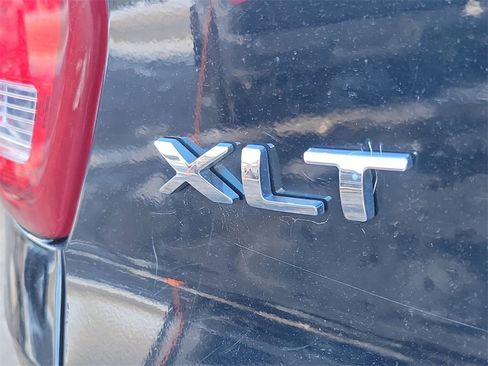 Used 2018 Ford Explorer XLT image 6