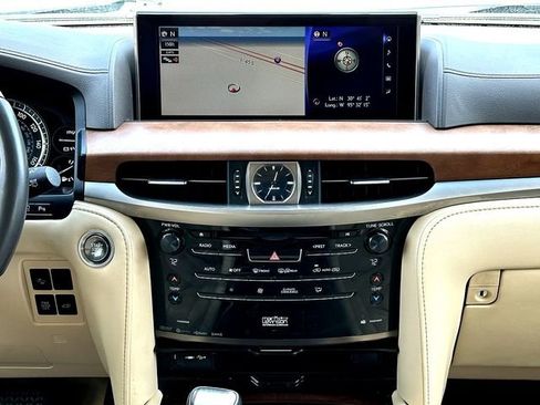 Used 2020 Lexus LX 570 4WD w/ Luxury Package image 30