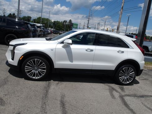 Used 2024 Cadillac XT4 Premium Luxury AWD/4WD image 5