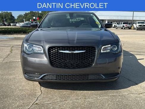 Used 2019 Chrysler 300 Touring w/ Sport Appearance Package RWD image 2
