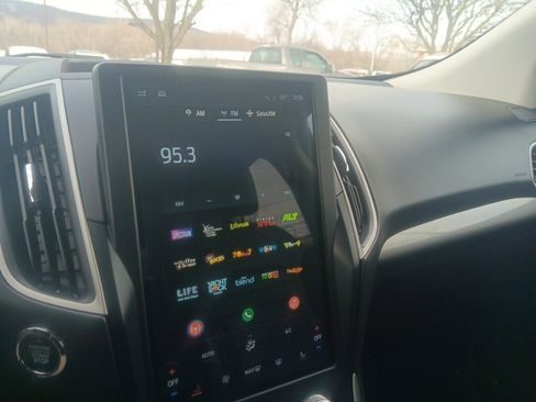 Used 2023 Ford Edge SEL image 36