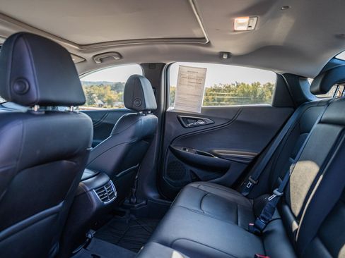 Used 2019 Chevrolet Malibu LT w/ Leather Package image 17