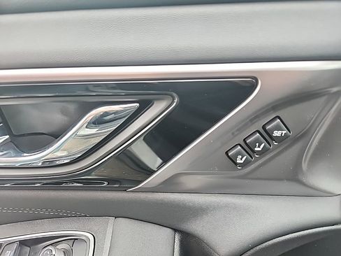 Used 2025 Subaru Outback Limited image 12