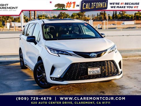 Used 2024 Toyota Sienna XSE w/ XSE Plus Package image 1