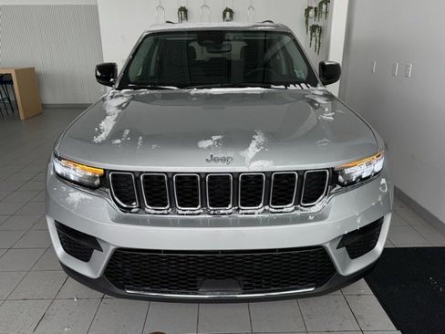 Used 2023 Jeep Grand Cherokee Laredo image 35