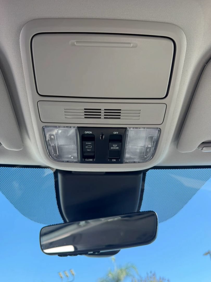 Used 2025 Honda Odyssey EX-L image 32