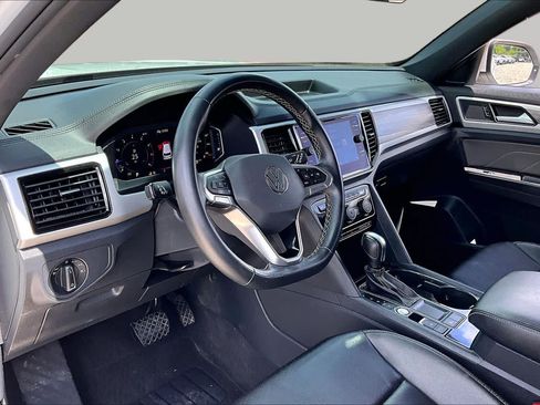 Used 2022 Volkswagen Atlas Cross Sport SE FWD image 16