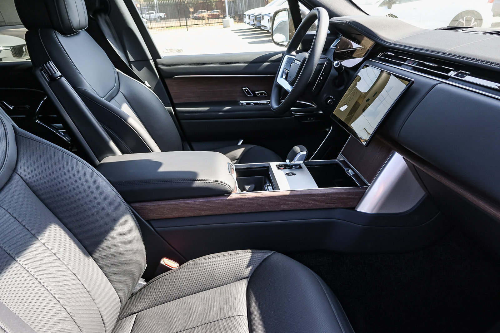 New 2026 Land Rover Range Rover SE AWD/4WD image 13