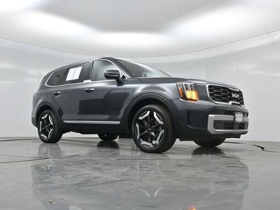 Used 2024 Kia Telluride S w/ S Sunroof Package