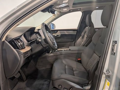 Used 2025 Volvo XC90 T8 Plus image 12