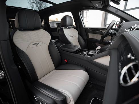 Used 2024 Bentley Bentayga Extended Wheelbase image 34