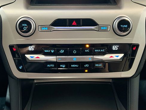 Used 2021 Ford Explorer XLT w/ Equipment Group 202A image 12