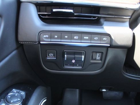 Used 2023 Cadillac Escalade ESV Sport Platinum w/ LPO, ONYX Package image 29