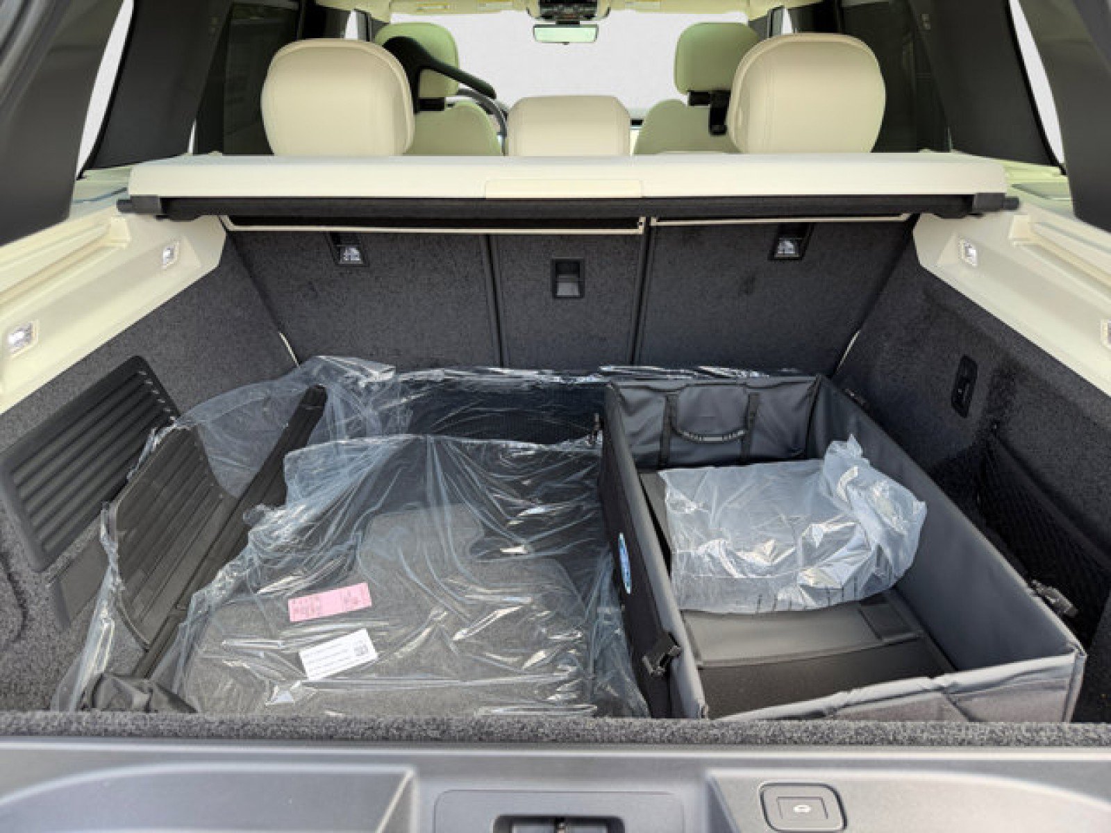 New 2026 Land Rover Range Rover SE AWD/4WD image 19