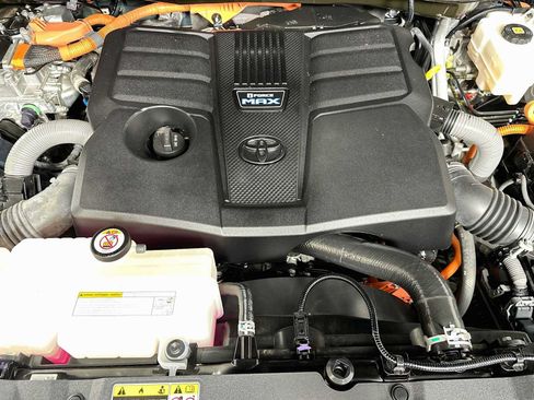 Used 2024 Toyota Sequoia Capstone AWD/4WD image 31