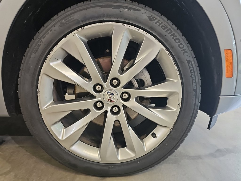 Used 2023 Buick Envision Avenir AWD/4WD image 10