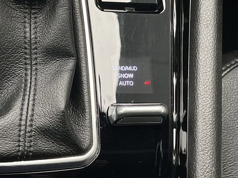 Used 2023 Jeep Compass Limited image 15